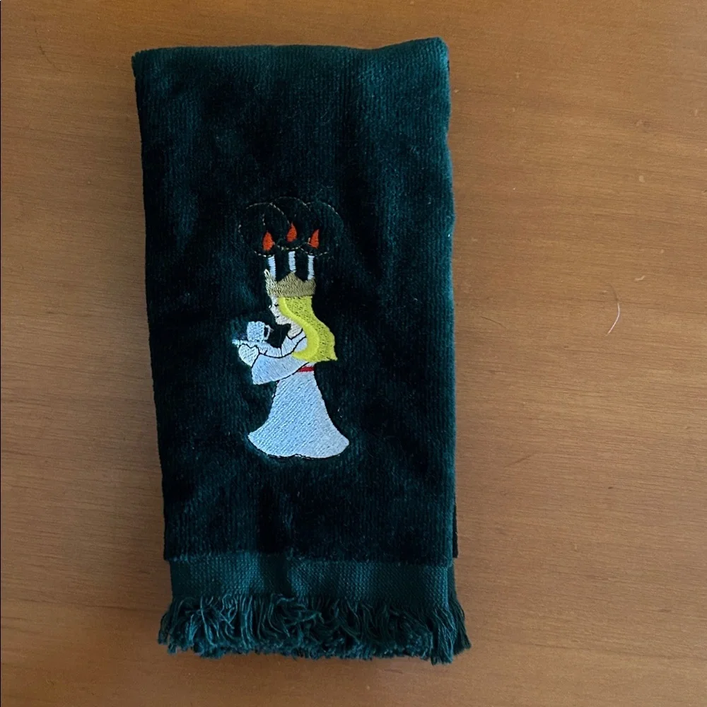 Embroidered Swedish Finger Tip Towel
